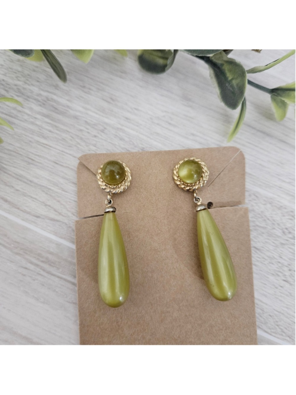 Vintage Sarah Coventry Green Acrylic Lucite Dangle Earrings